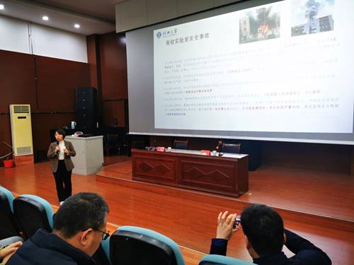 http://sysxzx.bdu.edu.cn/__local/4/86/BC/EA5FBB0EEDCD65C23C46067769B_25CE4772_12FAE.jpg